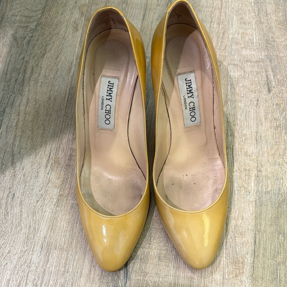 Jimmy Choo patent leather tan cream pumps size 7.5 - Picture 1 of 6